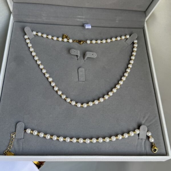 Collier_SivaL